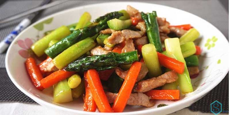Măng tây xào thịt lợn