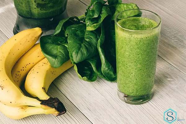 Sinh tố chuối và rau chân vịt