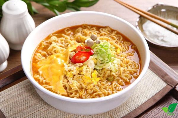Ăn mì tôm sống có tăng cân không?