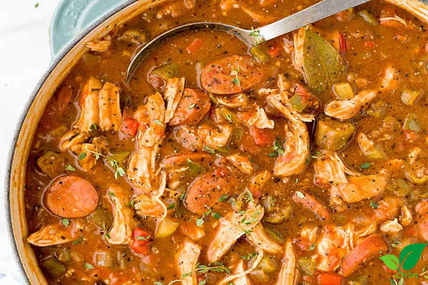 Súp gumbo hải sản nấu cùng lá nguyệt quế khô (bột nguyệt quế)