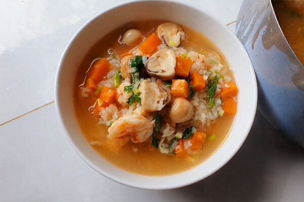 Cháo tôm với nấm rơm