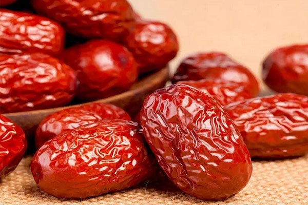 Một ngày nên ăn bao nhiêu quả táo đỏ khô?